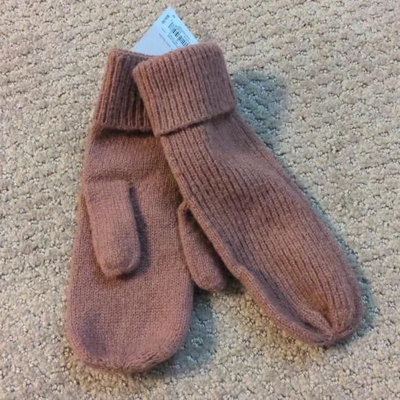 Lauren Conrad Pink Hat and Mittens Set NWT - Picture 4 of 6